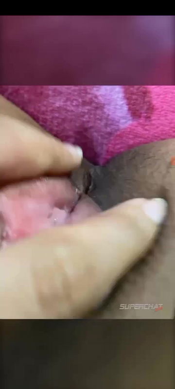 Sexy Bhabhi took off her bra, pressed her big boobs and caressed her nipples