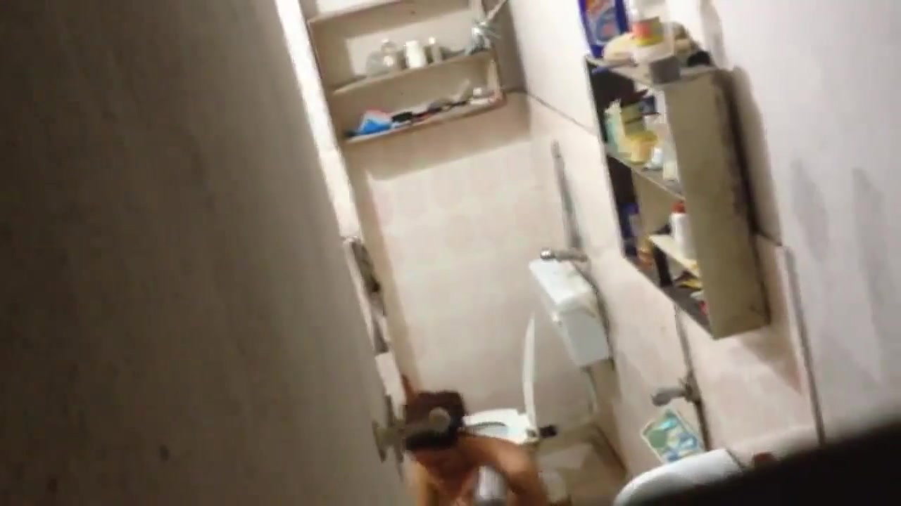 desi aunt bathing hidden cam