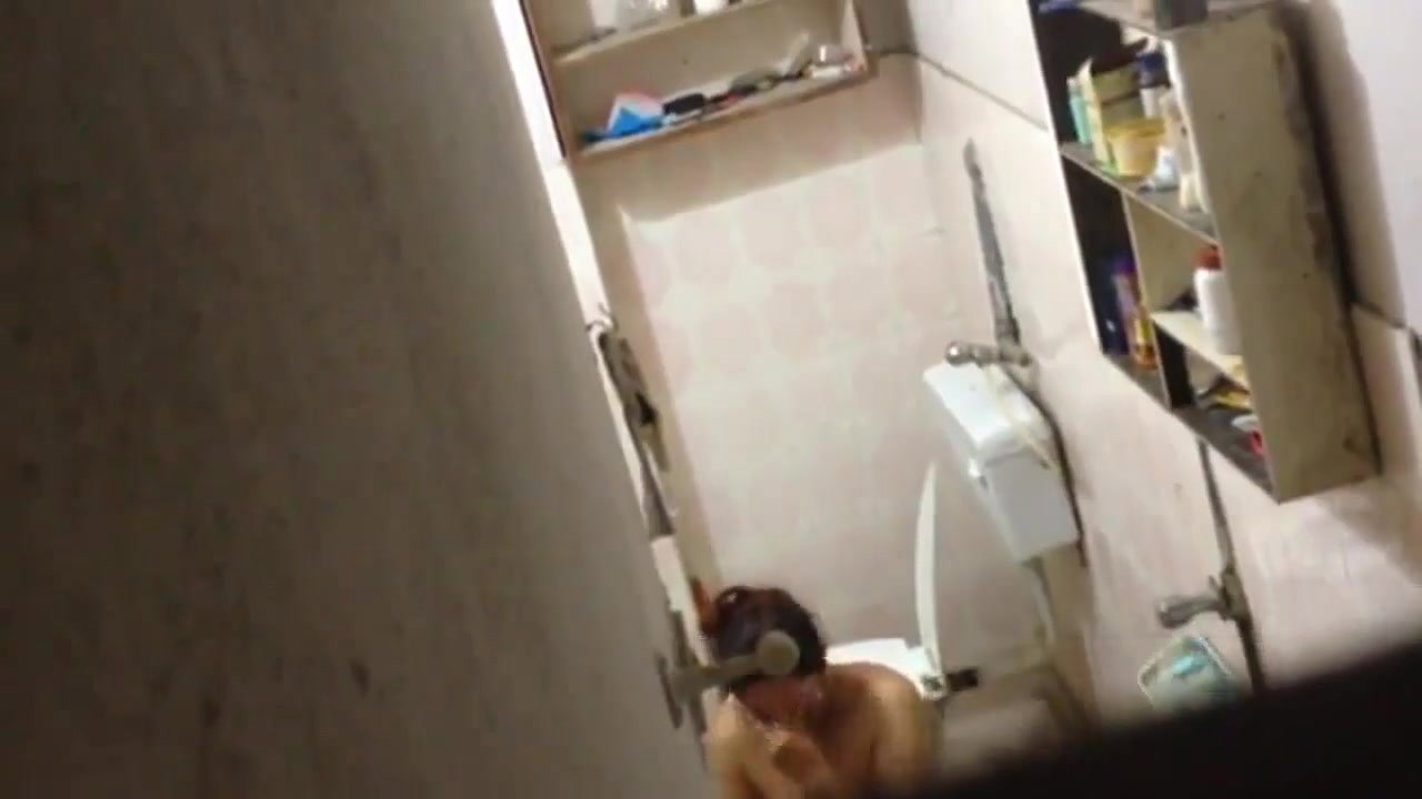 desi aunt bathing hidden cam