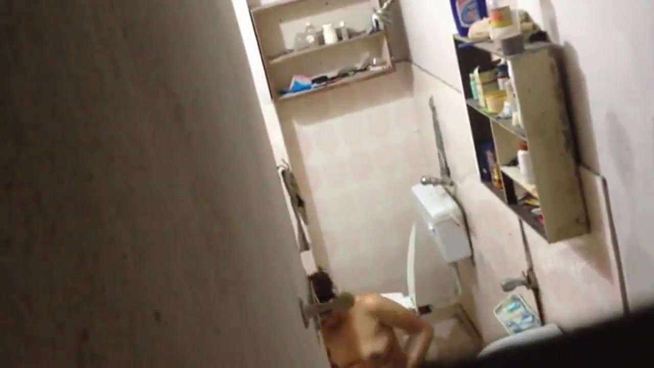 desi aunt bathing hidden cam