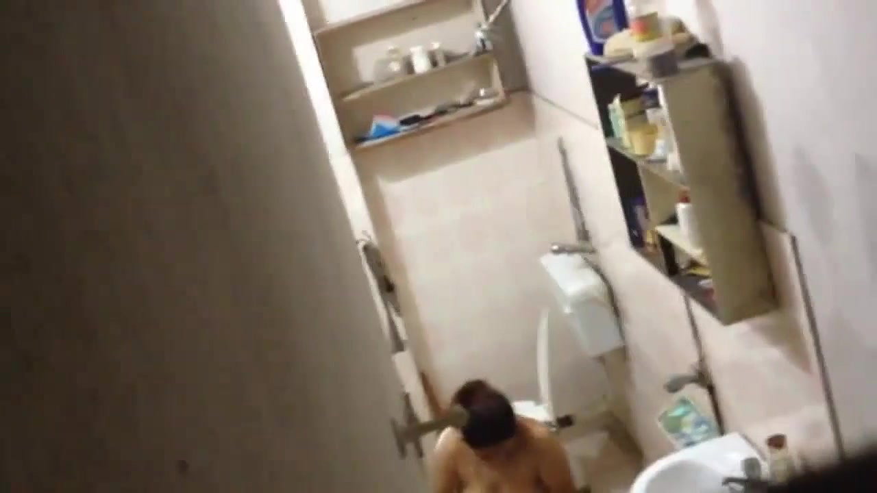 desi aunt bathing hidden cam