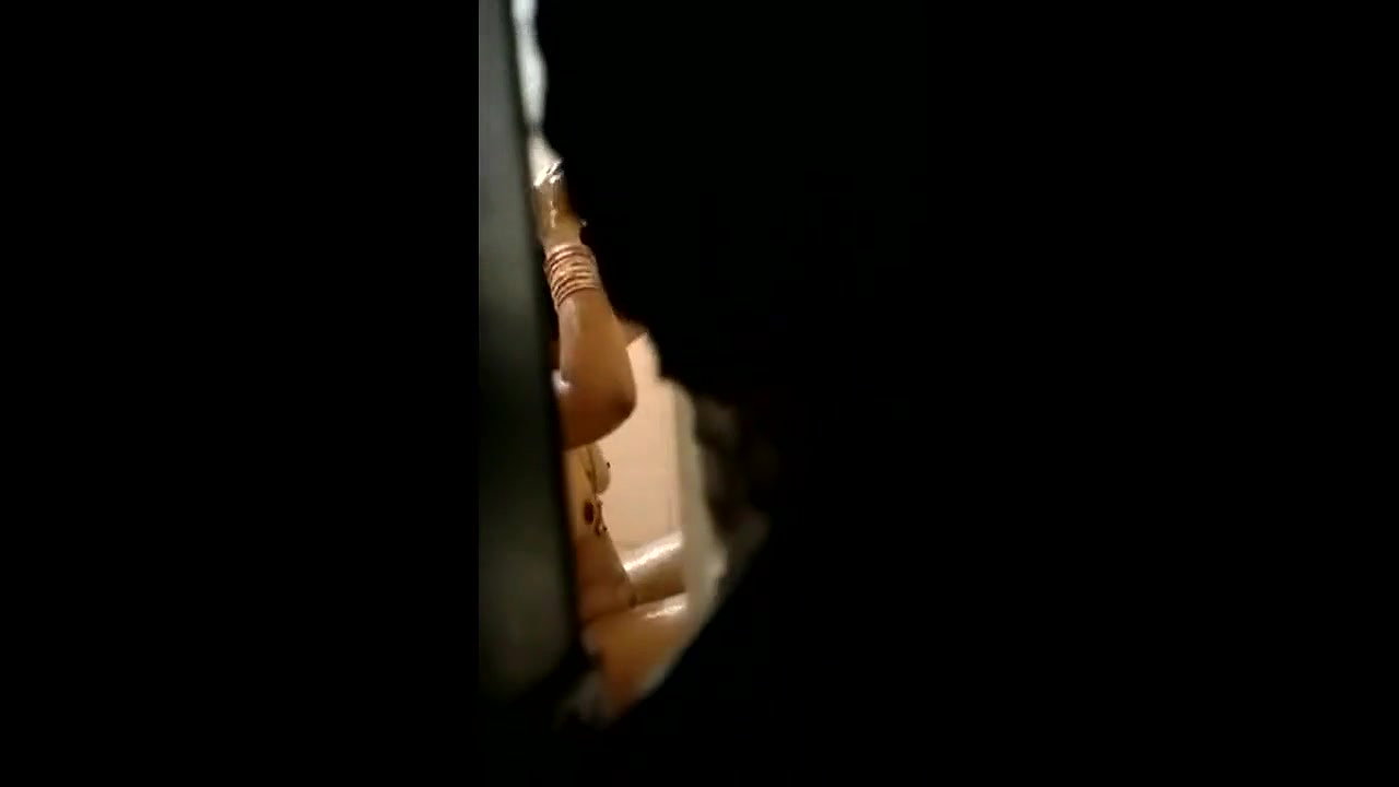 desi aunty bath capture