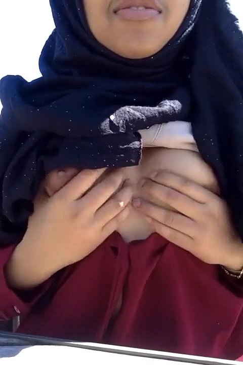 Hijabi collgeGrl Showing Her Puff Boobs to Lover Outdoor