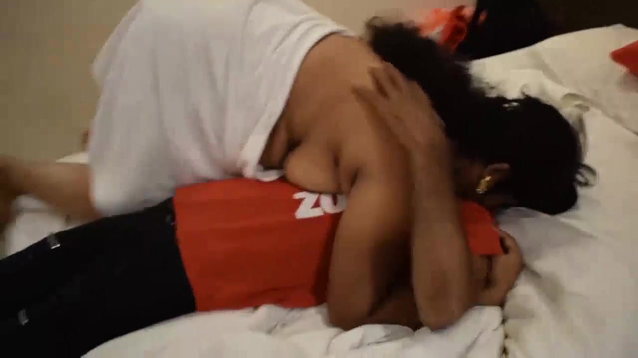 friend fucking a mature raand in hotel