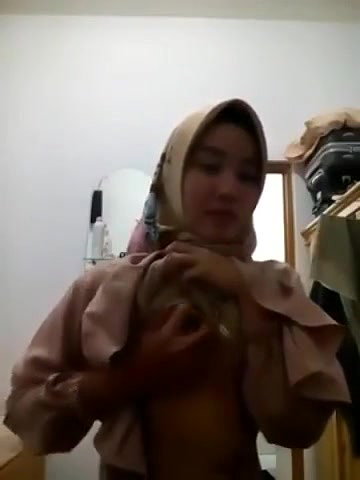 Hijabi Cutie Cutest Boobs show