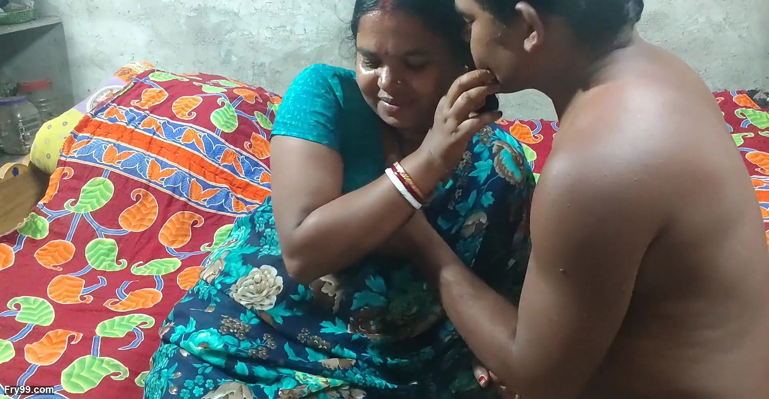 I took off my stepbrother’s wife’s clothes, inserted my cock in her pussy and had fun fucking her