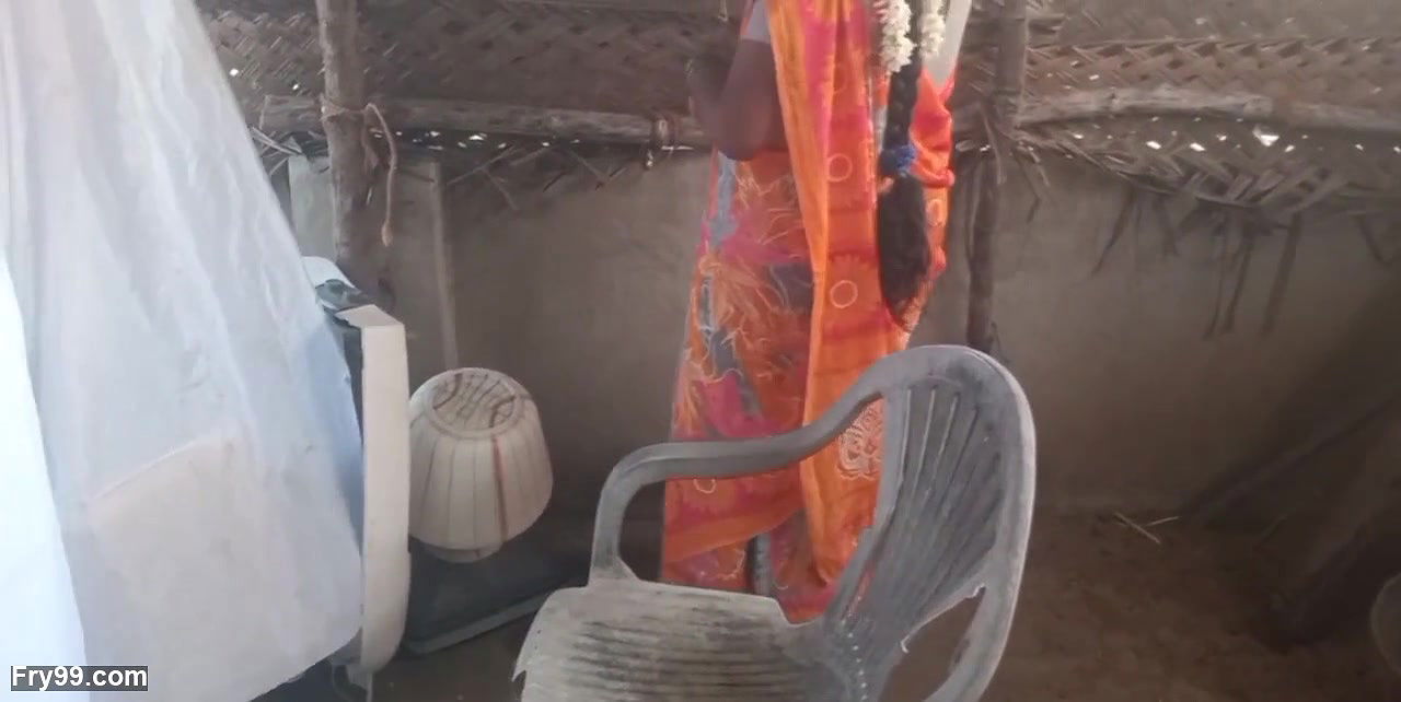 Tamil housewife big boobs show in village house