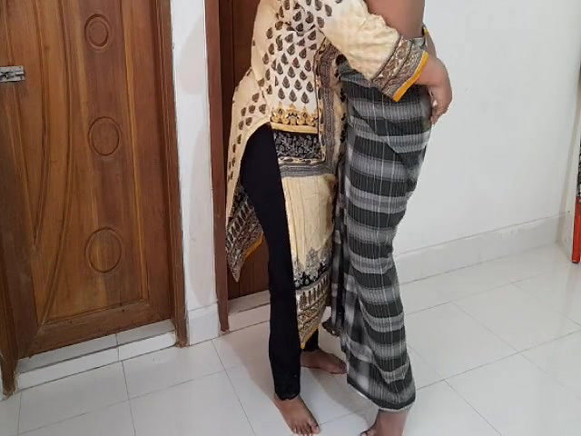 Young 18+ Hot BBW Satule Maa Ko Beta Ni Bed Room Par Chudai (Teen stepmother gets pregnant)