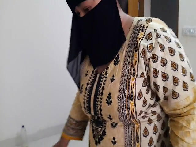 Young 18+ Hot BBW Satule Maa Ko Beta Ni Bed Room Par Chudai (Teen stepmother gets pregnant)