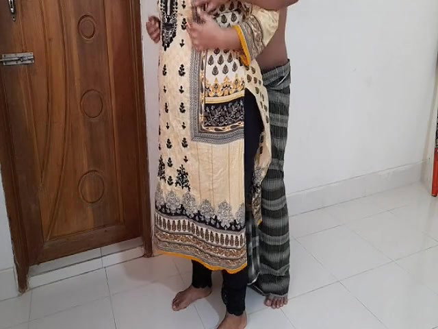 Young 18+ Hot BBW Satule Maa Ko Beta Ni Bed Room Par Chudai (Teen stepmother gets pregnant)