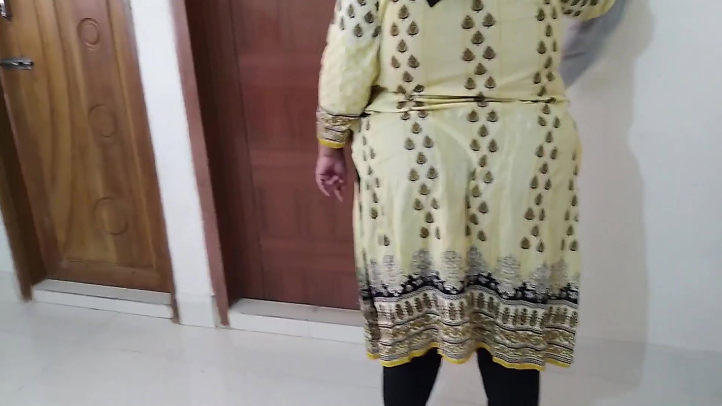 While Ayesha Bhabhi is sweeping Her Room, Devor comes & gives her Ass Fuck – Pakistani Muslim Hijab Sex