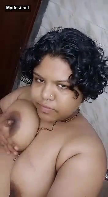 Desi fatty bhabi nice boobs
