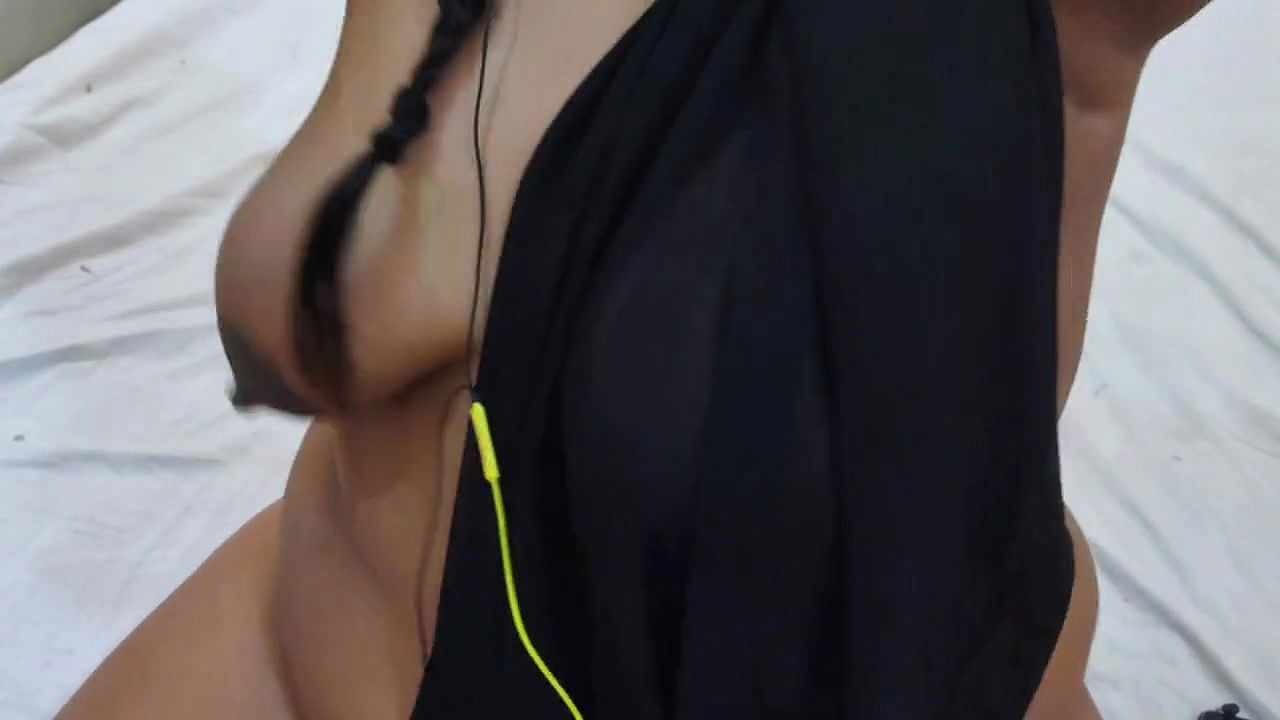 Video Call With Boyfriend – Dirty Hindi Talk & Boobs MMS lick India