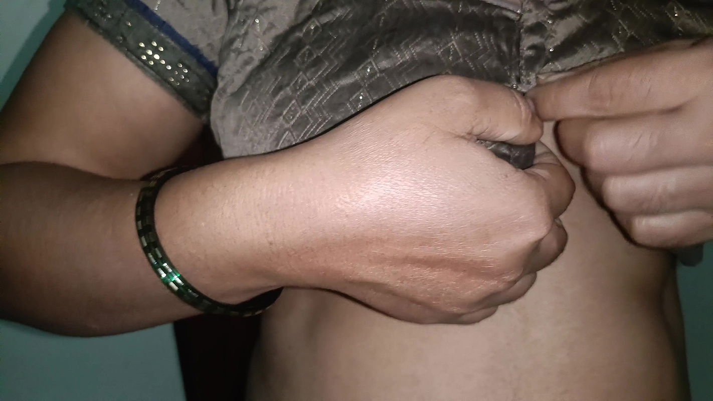 The village woman enjoyed in her own style, drained all the water, watch 4K videos and enjoy part 1