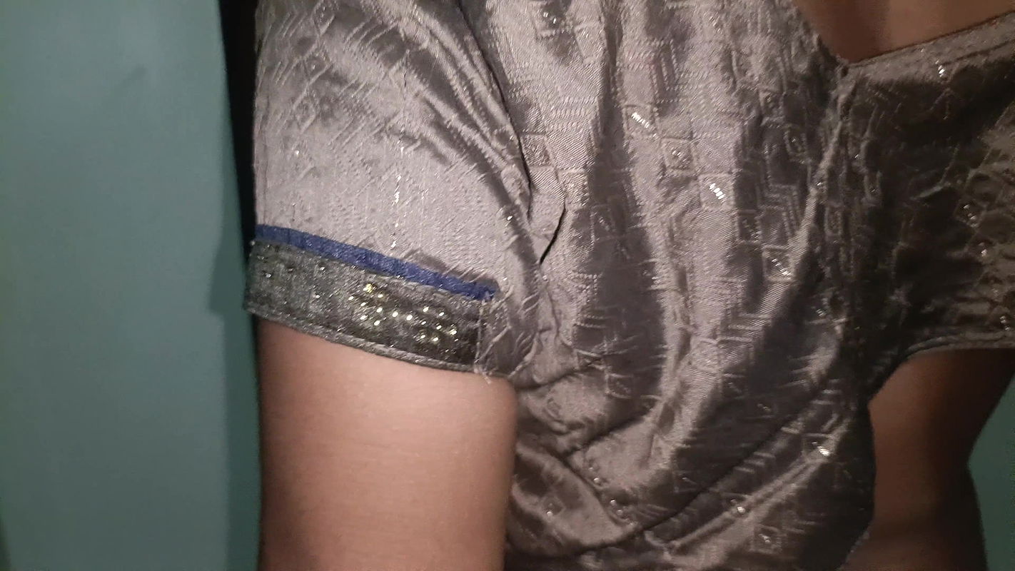 The village woman enjoyed in her own style, drained all the water, watch 4K videos and enjoy part 1