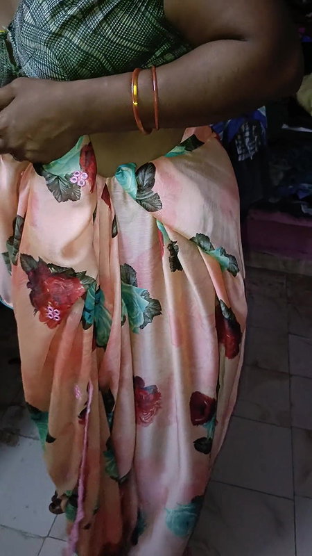 The south indian bhabhi self enjoying with brinjals