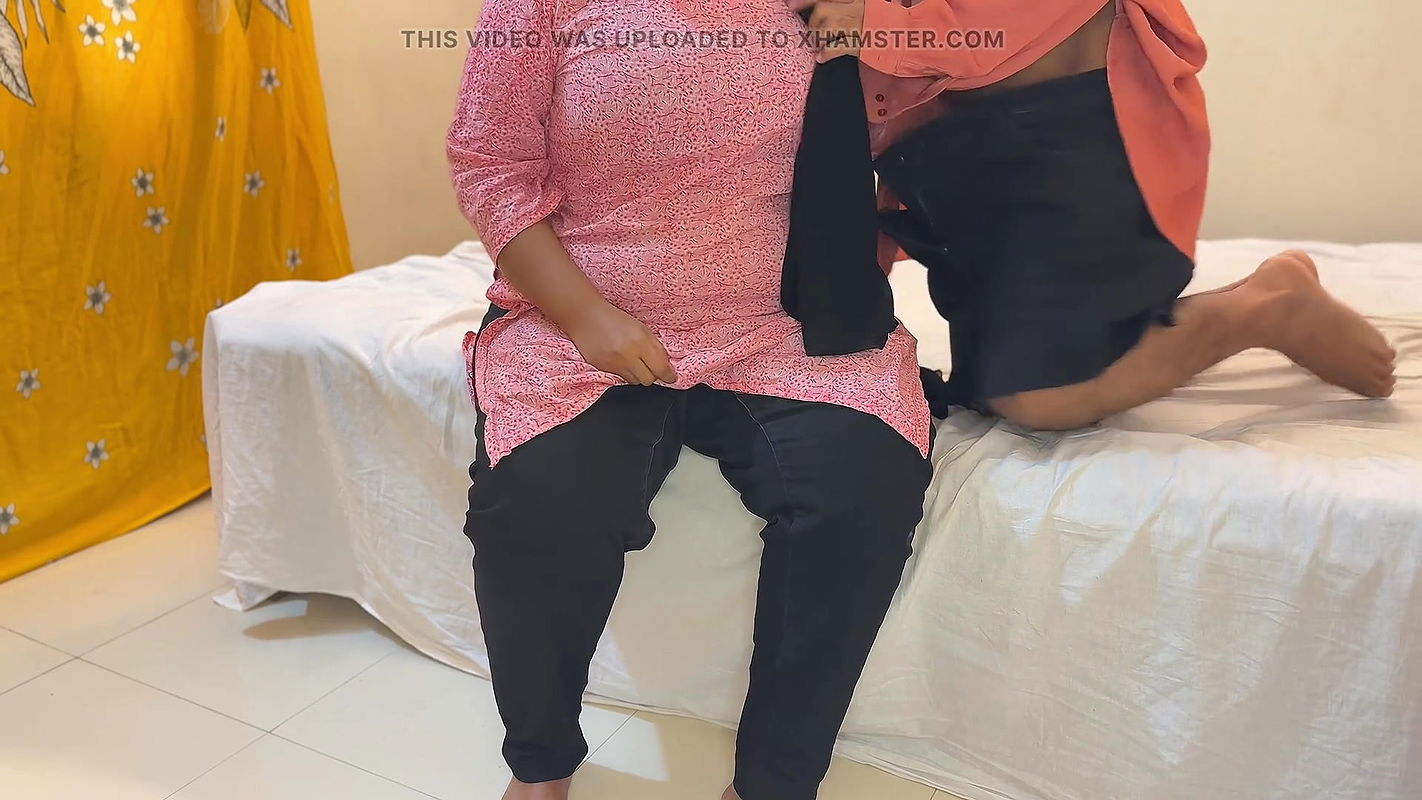 Teen 18yo wearing glasses Hot stepmom in stepson’s bed at midnight cheating on husband!