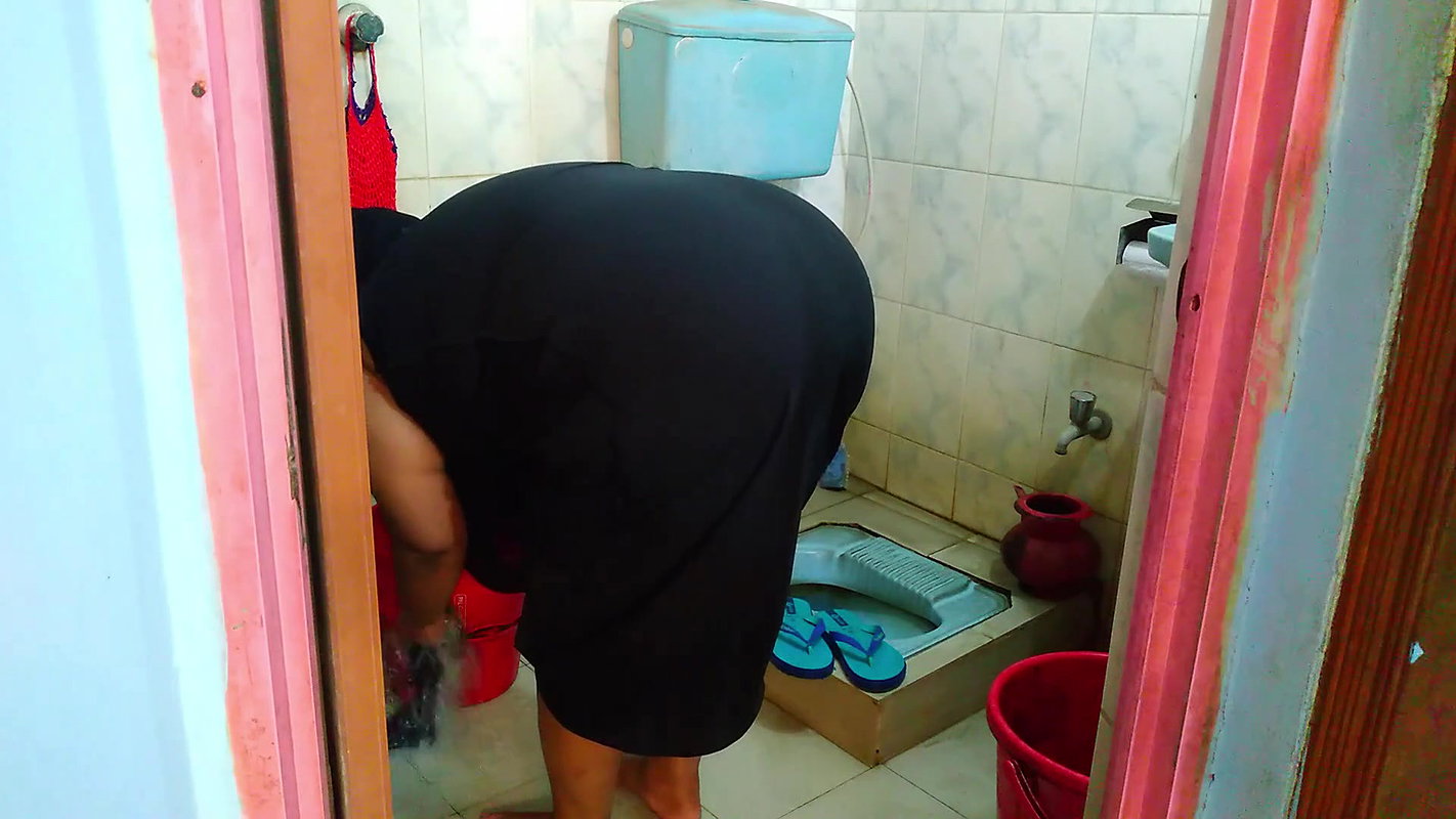 TABOO Fucking My Beautiful Saudi MILF Huge Butt Stepmom In Bathroom When She Washing Clothes