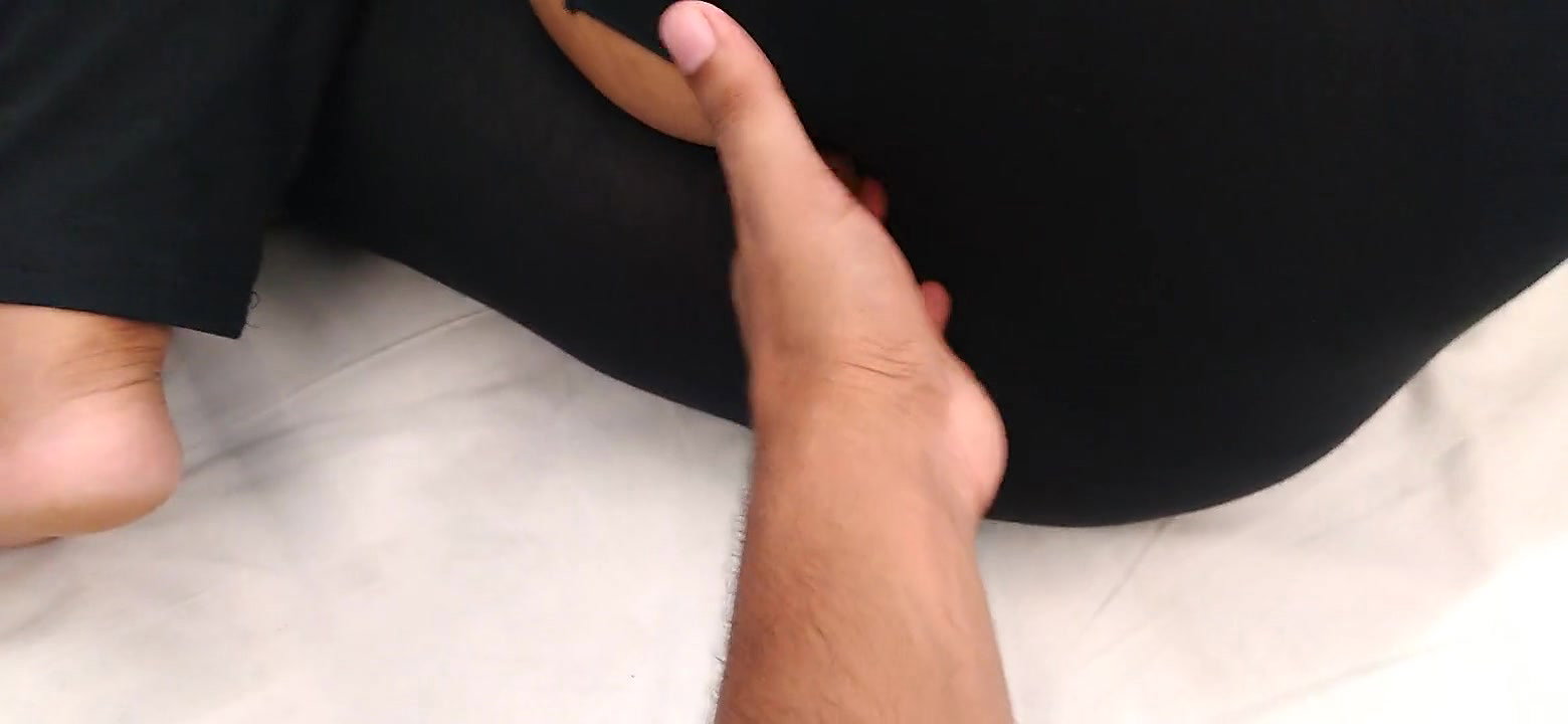 Step sister was resting, suddenly saw her ass and sexy figure, sucking big tits and fingering her juicy cunt