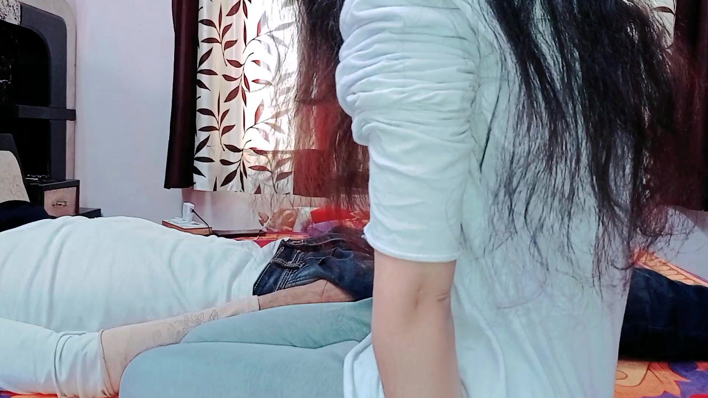 Step sister ne kiya chote bhai ko sex krne ke liye tyar full hindi sex chudayi 4K Video with dirty audio in hindi