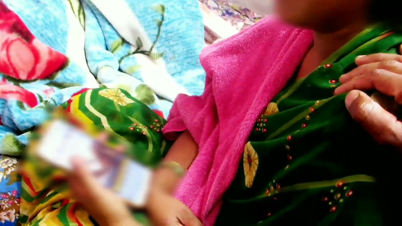 Soniya Phone Me Sexy Video Dekh Rhi Thi mene use dekh liya Fir Apna Lund Dikhaya,or chusaya ,Indian Blowjob Cumshot, Hindi Audio