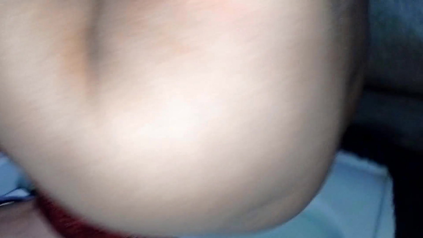 Slim girl hot and sexy young college girl in toilet peshab krti college girl chut me li ungli kuvari ladki ne full v