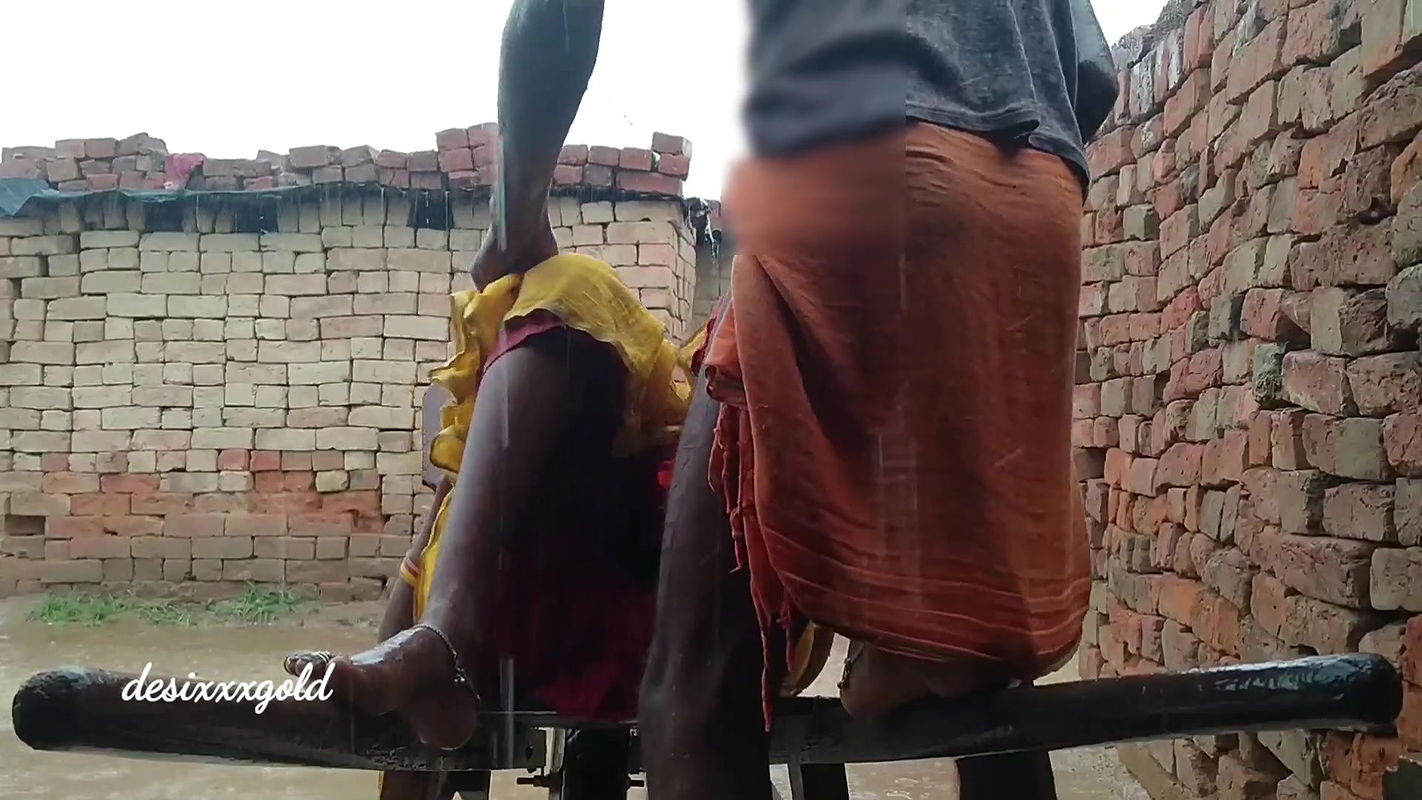 Sister-in-law was also drenched outside and we fucked her outside too You may ejaculate after watching the best desi sex video
