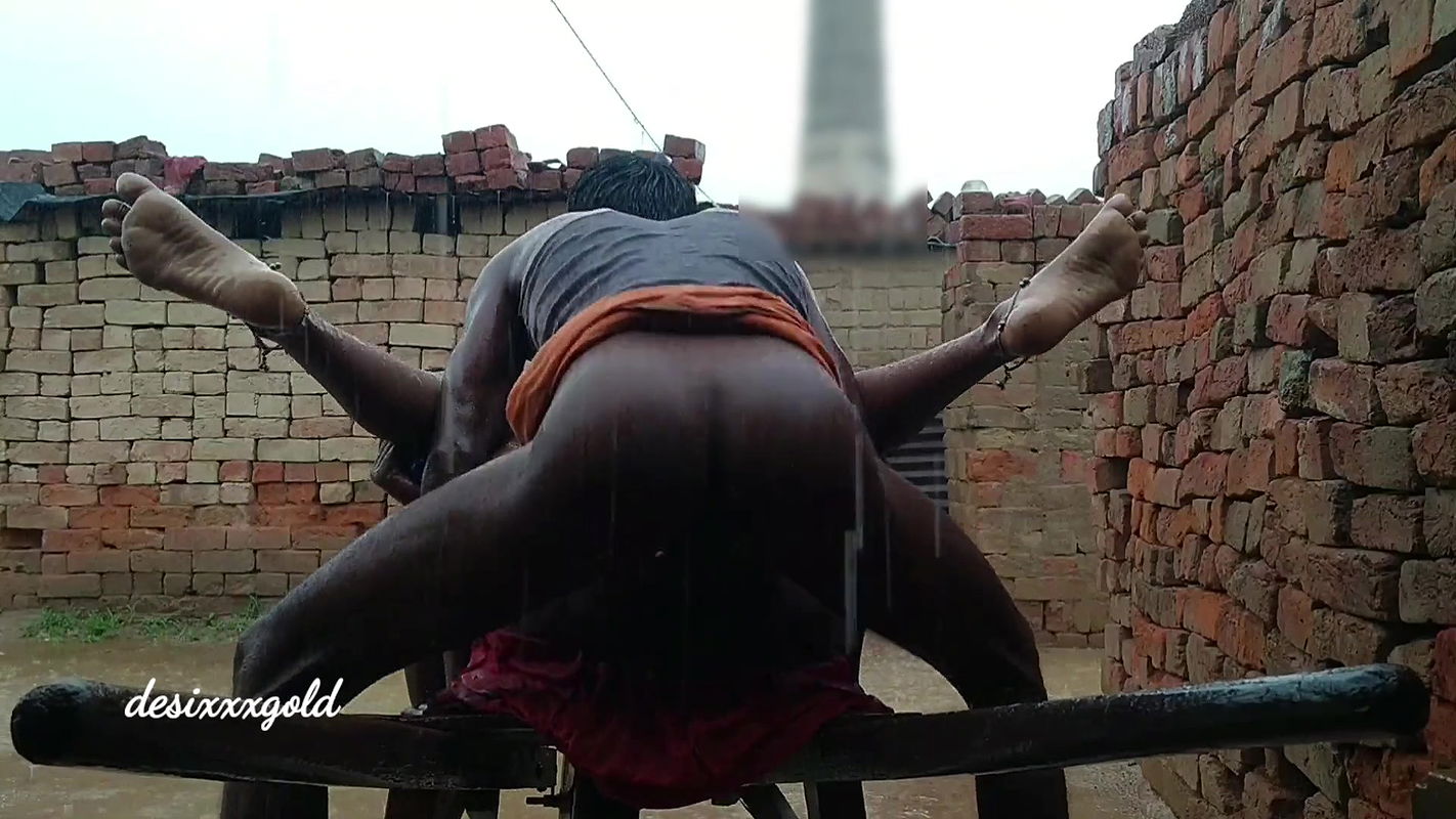 Sister-in-law was also drenched outside and we fucked her outside too You may ejaculate after watching the best desi sex video