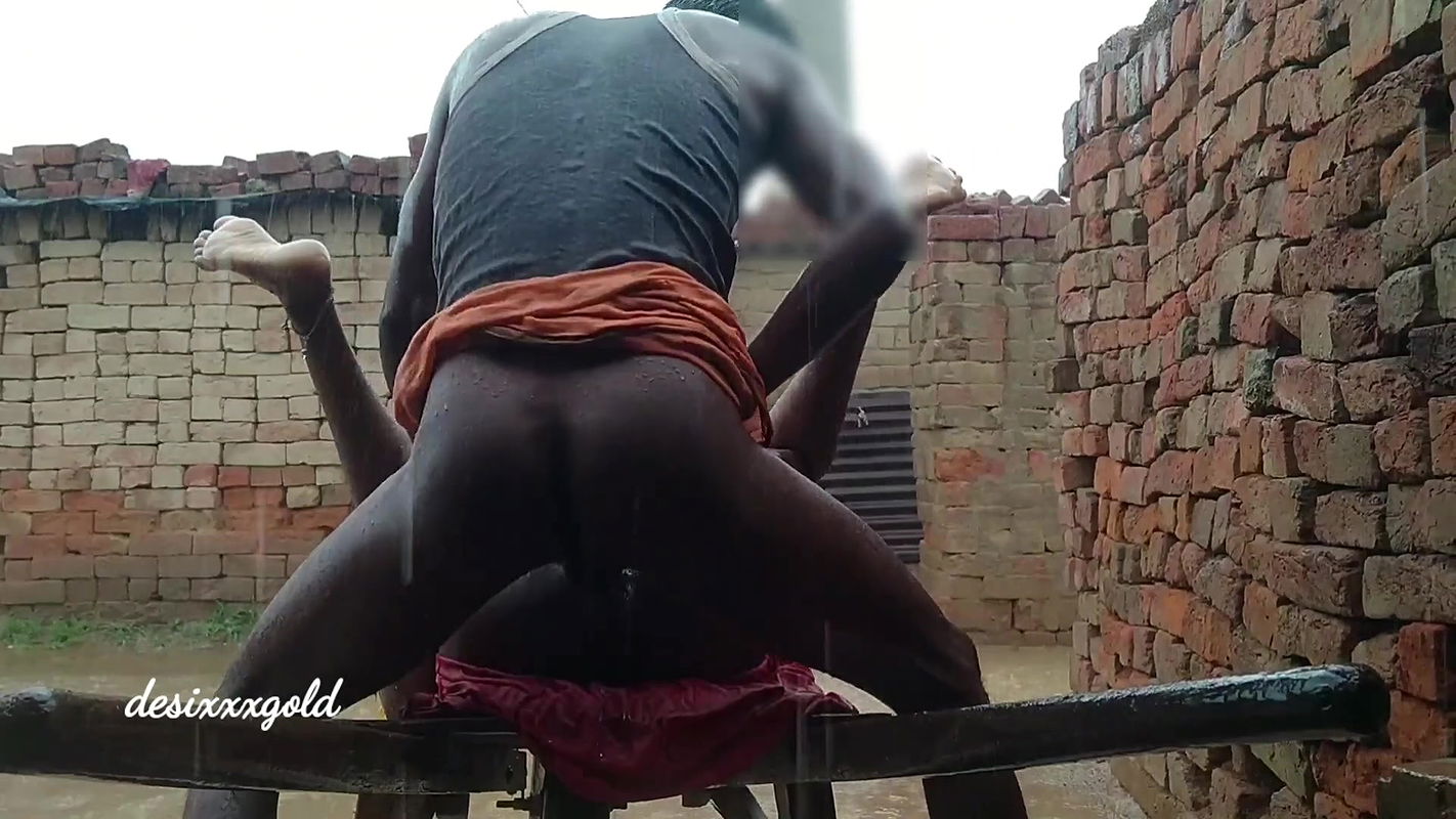 Sister-in-law was also drenched outside and we fucked her outside too You may ejaculate after watching the best desi sex video