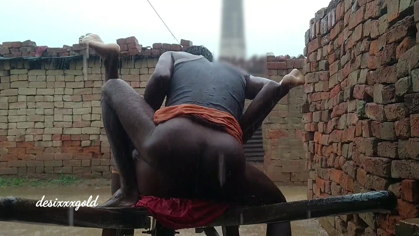 Sister-in-law was also drenched outside and we fucked her outside too You may ejaculate after watching the best desi sex video