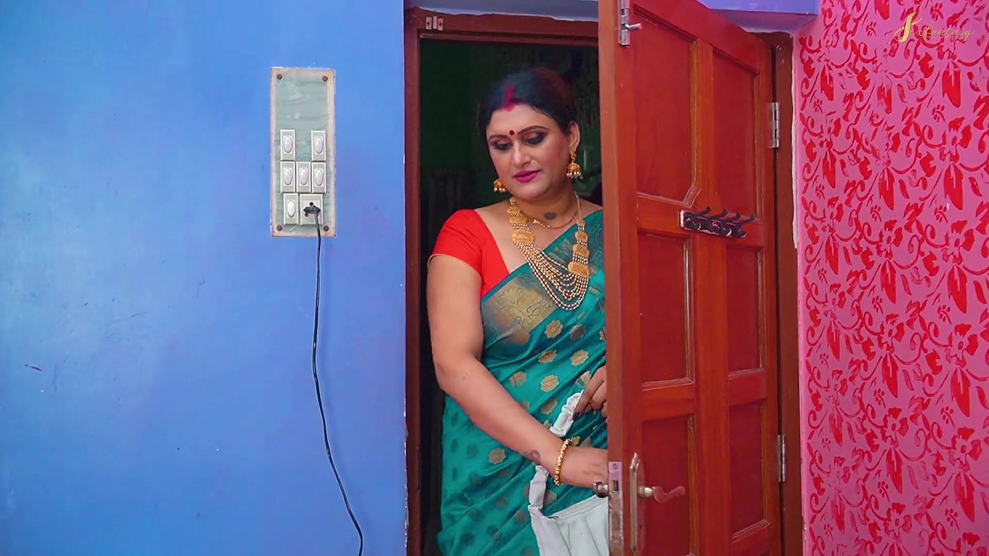 Sexy milf hot house owner seduced by her servant