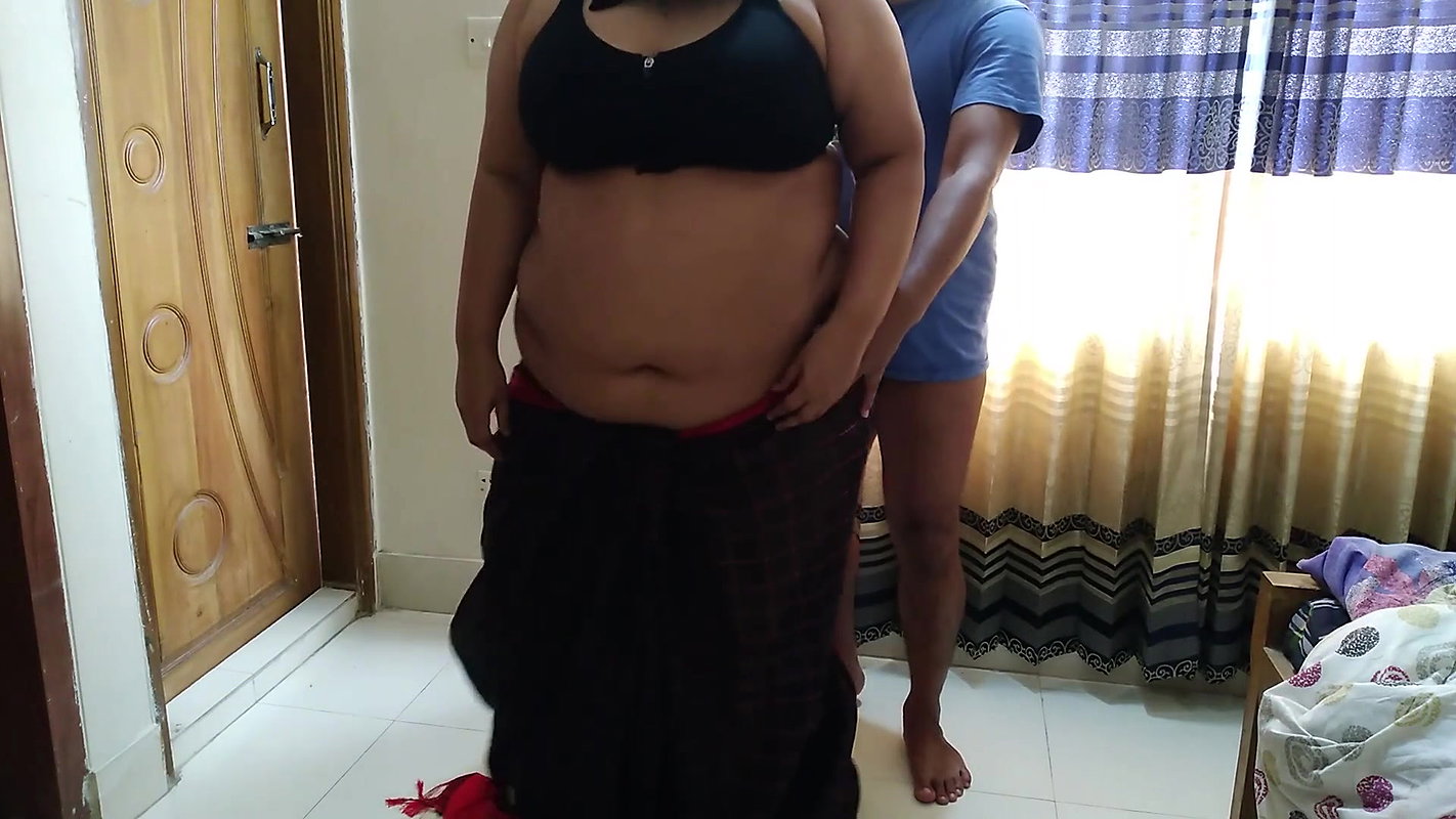 Sexy chache ne khat banane vale ko choda jab vah khat thek kar raha tha – Indian Desi hot Aunty Cowgirl Riding on service man