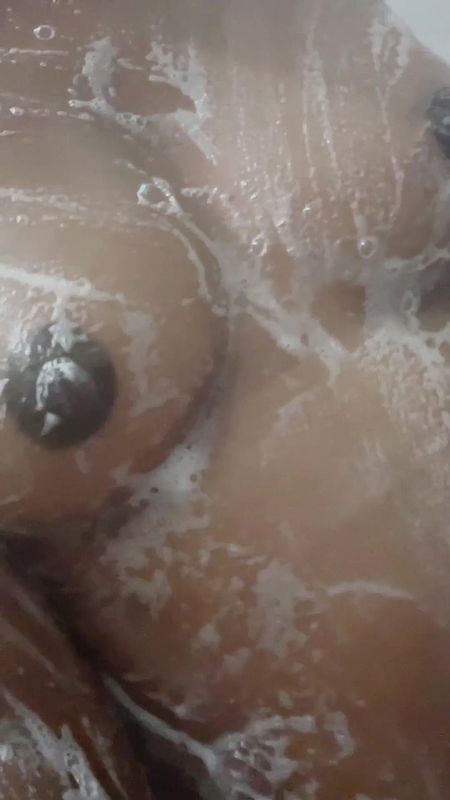 Sexy Bhabhii bathing video goes viral-2