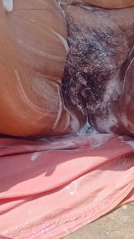 Seema bhabhi bathing outdoor nudist