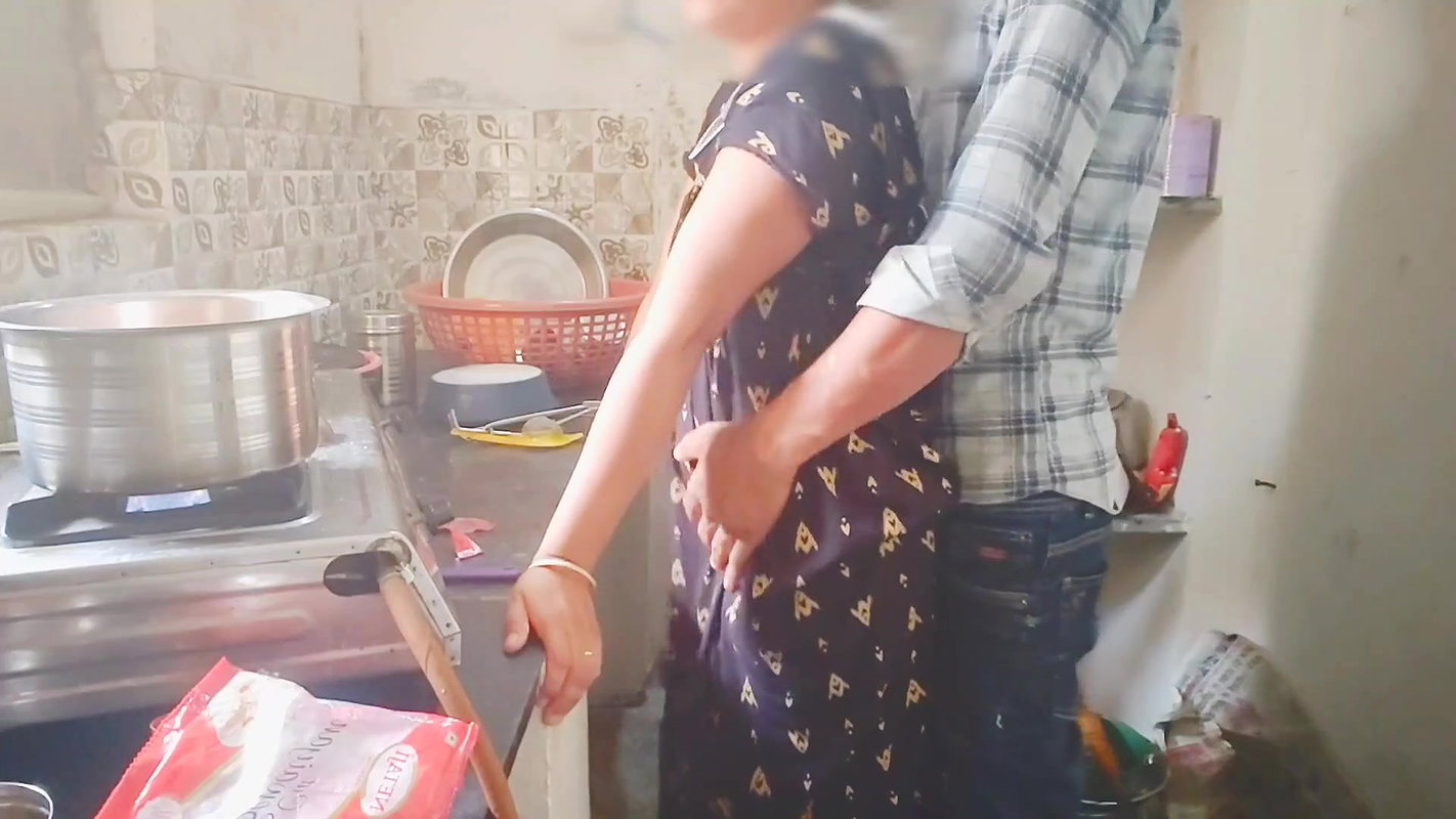 Seeing the thick cock of the brother-in-law, the sister-in-law said leave me too, brother-in-law ji with your cock