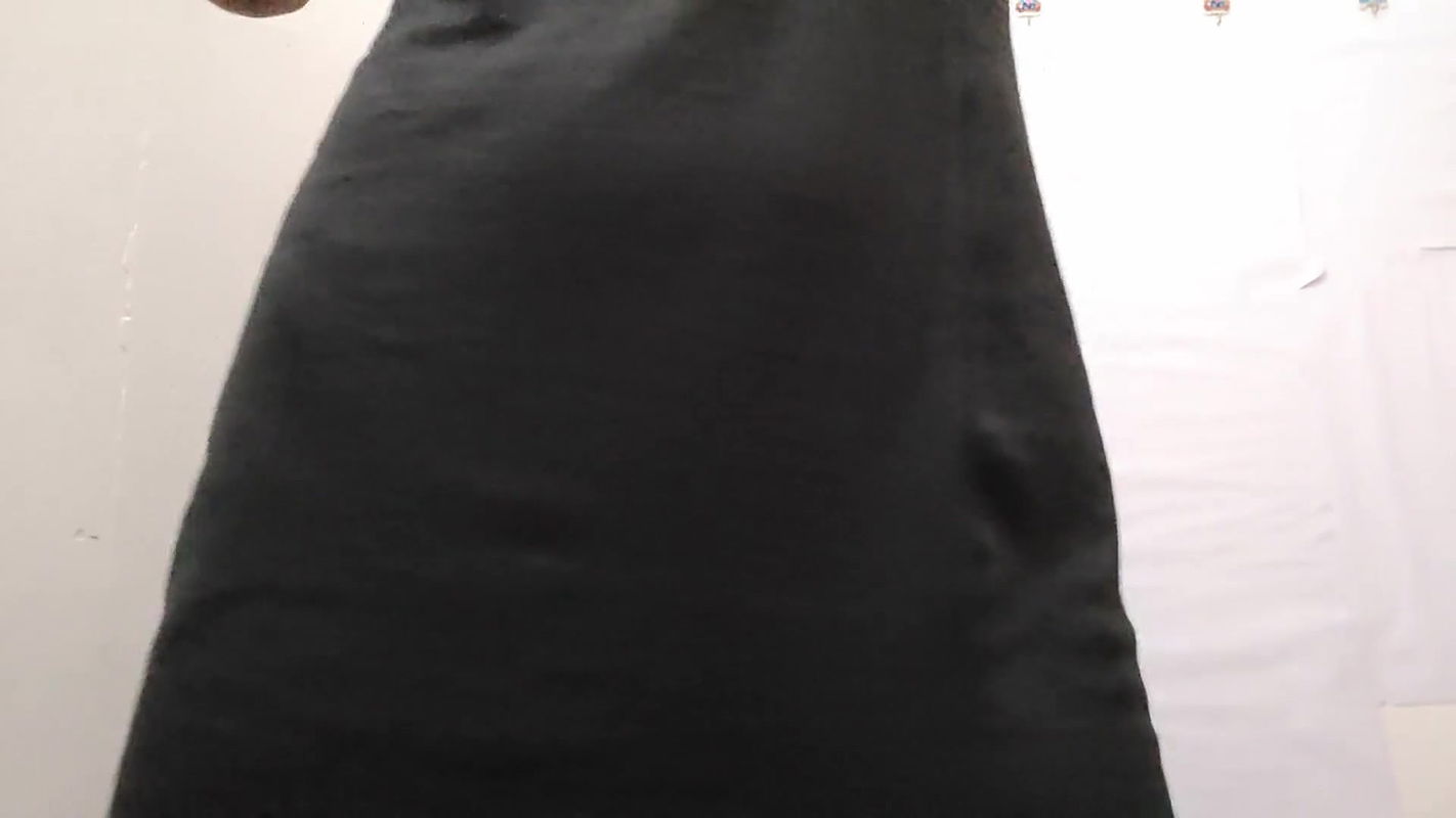 School girl 18+ pissing video in hairy pussy