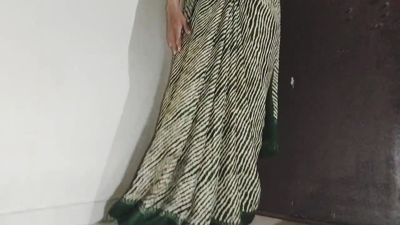 Sari wali bhabhi ki gand chude