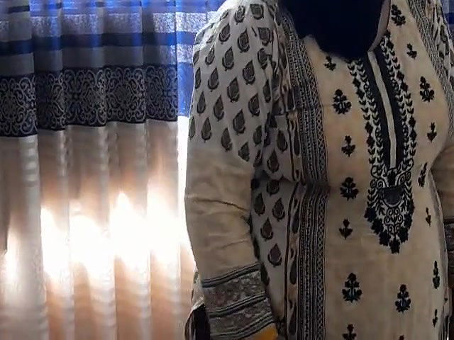 Punjabi Ayesha Aunty Fucked By Maid!