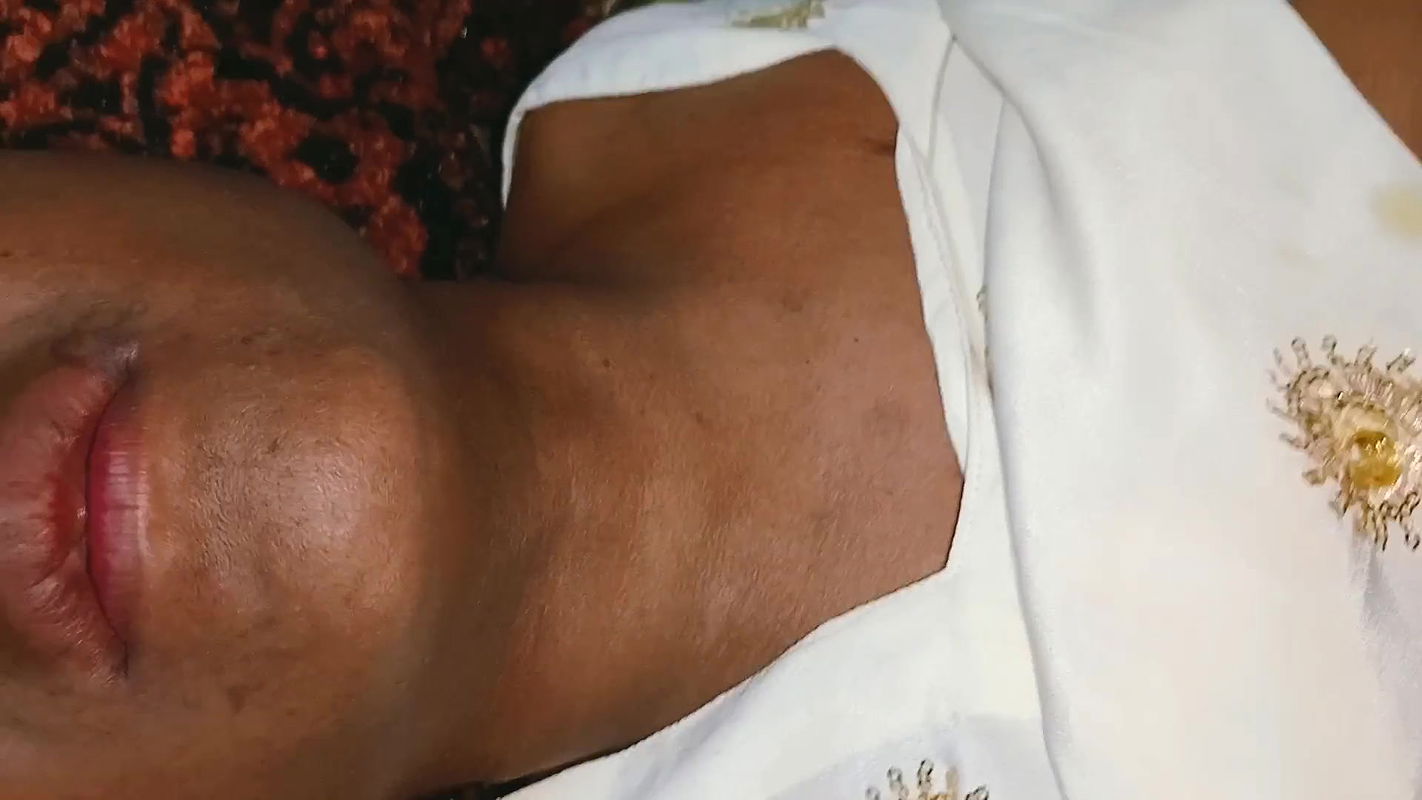 Pumi bhabi chotte chotte mutt diya