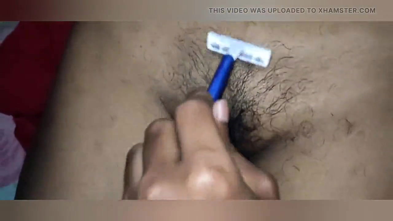 Priya bhabhi ki choot shave krne k baad daba k choda clear hindi voice