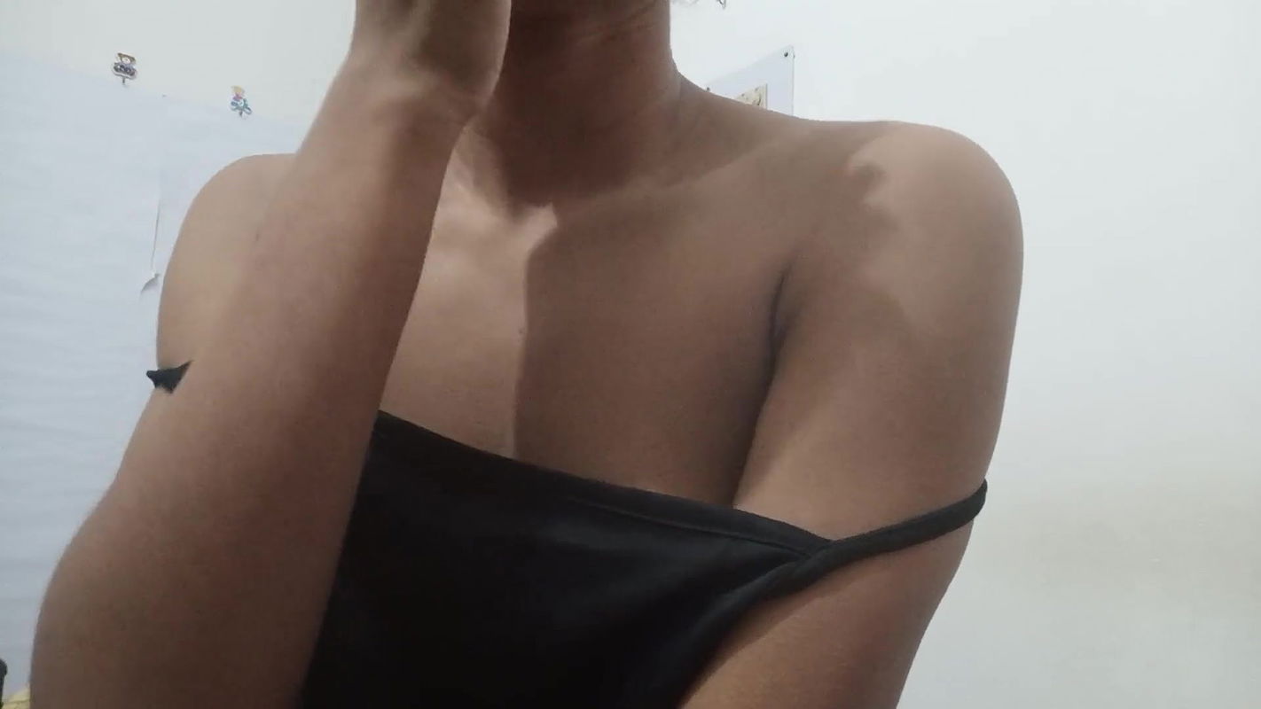 Pretty girl treated her hairy pussy with squirt