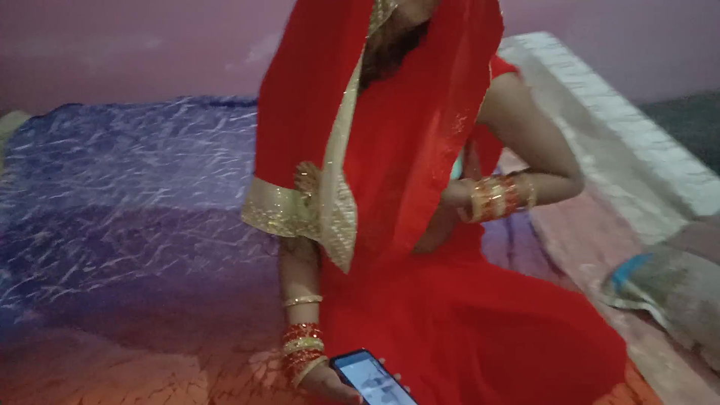 Porn dekh ke bhabhi se control nahi huwa chut se pesab nikal diya