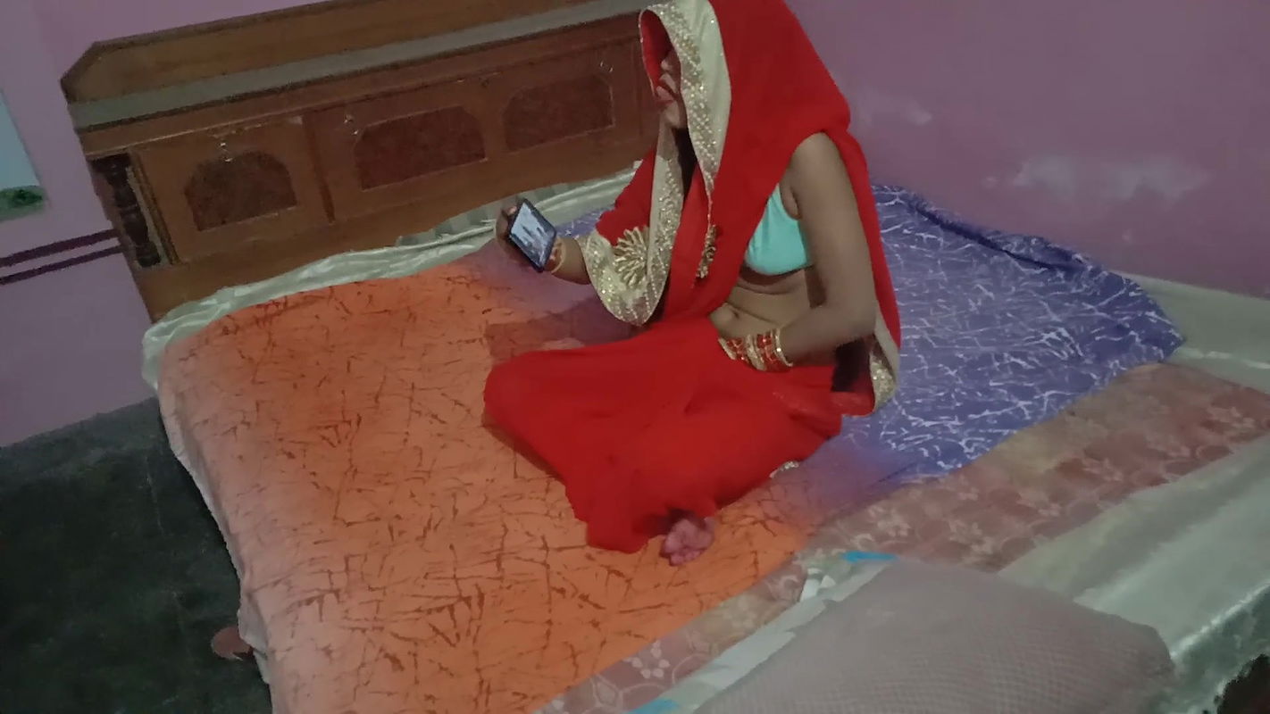 Porn dekh ke bhabhi se control nahi huwa chut se pesab nikal diya