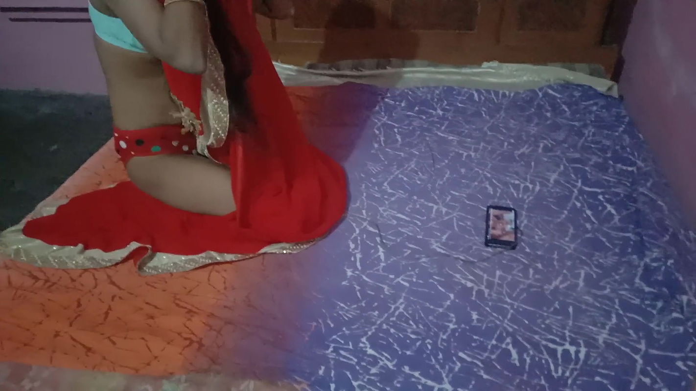 Porn dekh ke bhabhi se control nahi huwa chut se pesab nikal diya