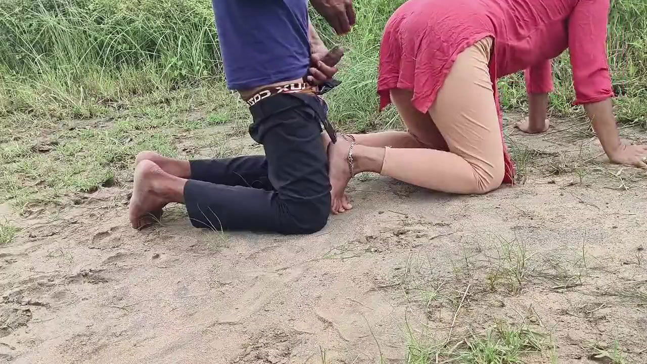 Padosan ko Ghodi Banakar khet me Choda Munh Mein Dala Bada land