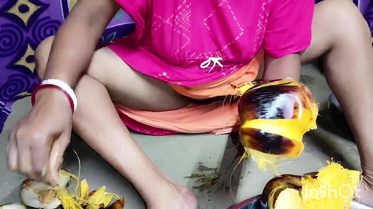 Nomita boudi Extracting palm juice I am my devar ke sath chudai kar diya