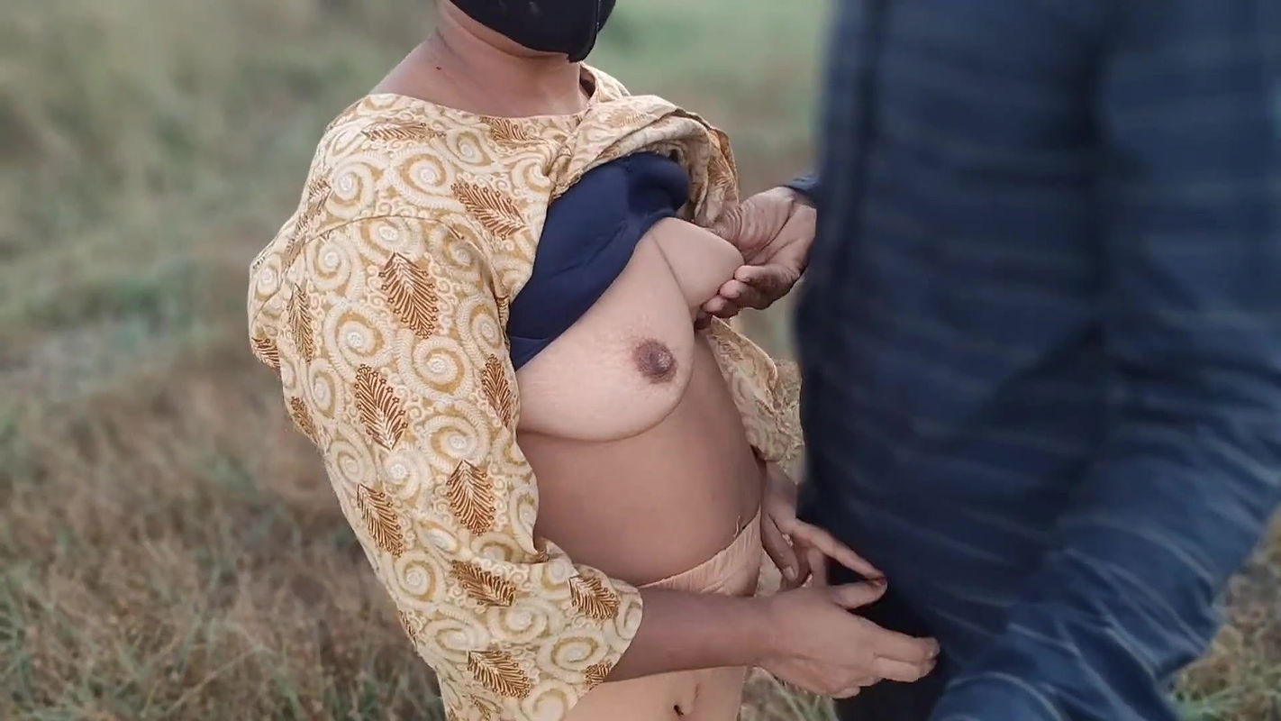 Mosi ki ladki Soniya ki chut chudai in jungle, jungle mein sex with stepsister