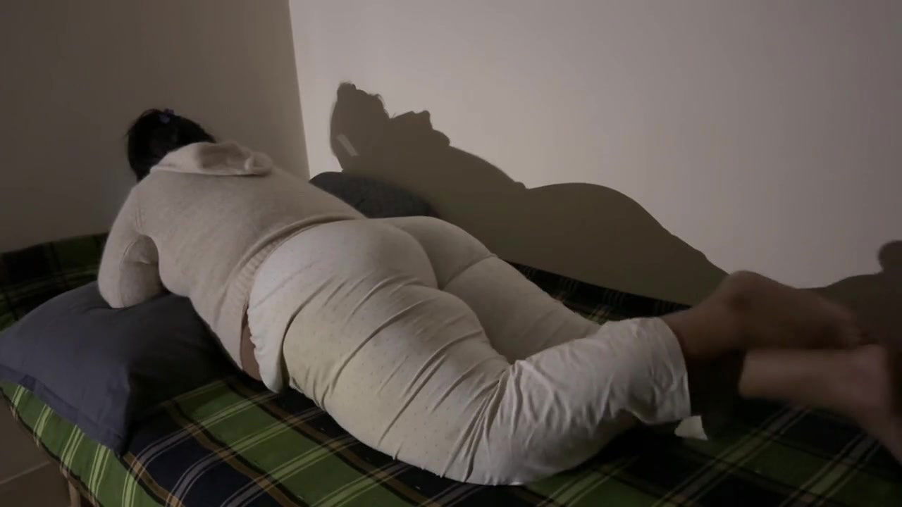 Midnight bed share with sexy stepmom because stepmom was watching porn on mobile