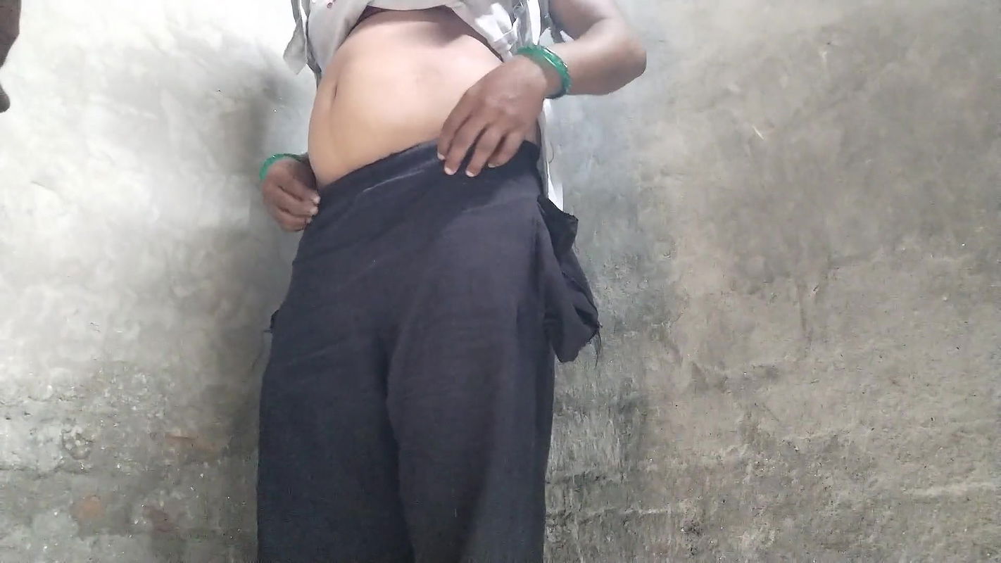 Meri stepsister ki friend ko chudai kiya ghodi bana ke bhatron main chod chod ke moot nikal diya big as hot girl