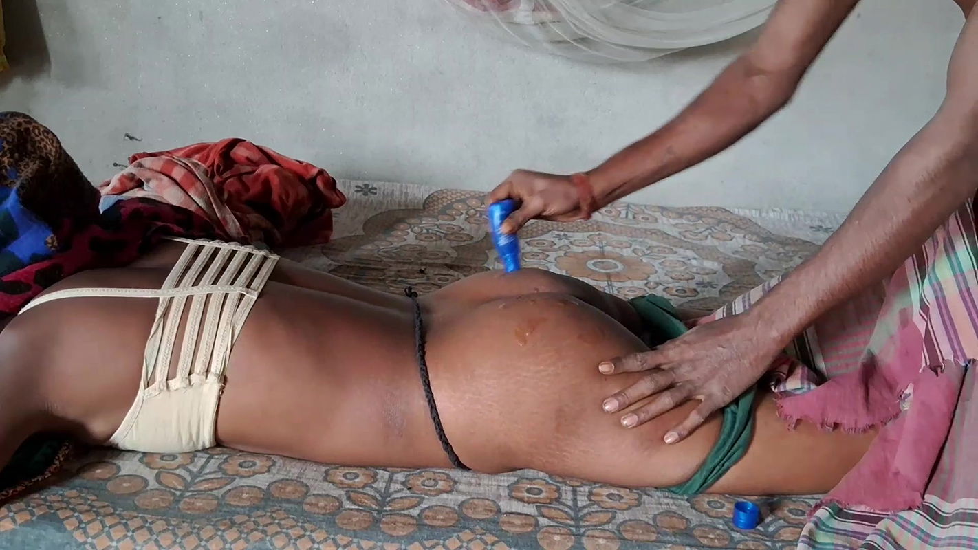 Malish karne ke Bahana Se Meri devar Ne Meri gand ki chudai ki